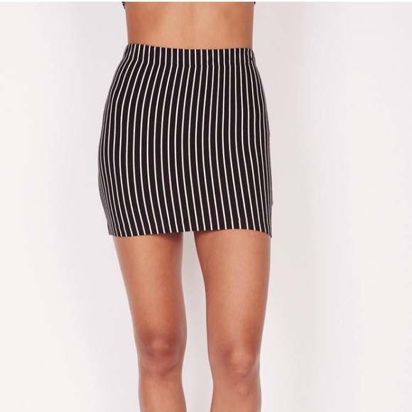 NWT Obey Sheffield Black and White Pinstripe Skirt S - Picture 1 of 8
